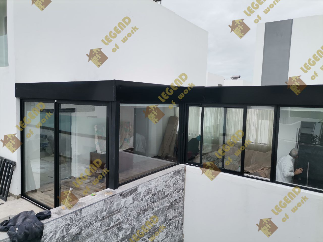 Intérieur d'une véranda aluminium aménagée à Casablanca